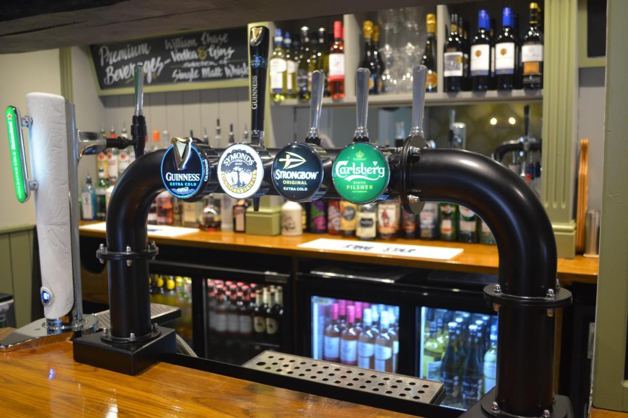 The Bull Hotel Downton  Екстер'єр фото