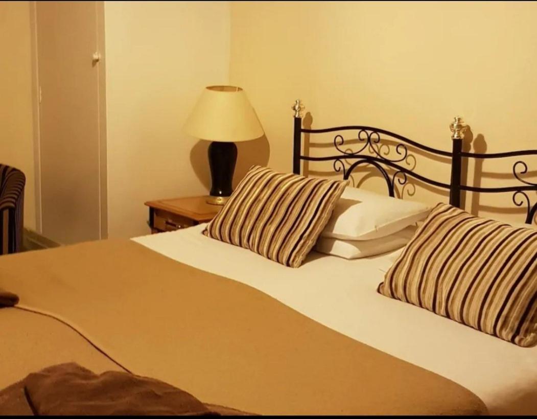 The Bull Hotel Downton  Екстер'єр фото