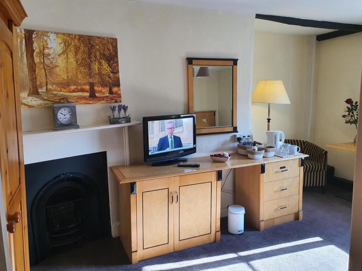 The Bull Hotel Downton  Екстер'єр фото