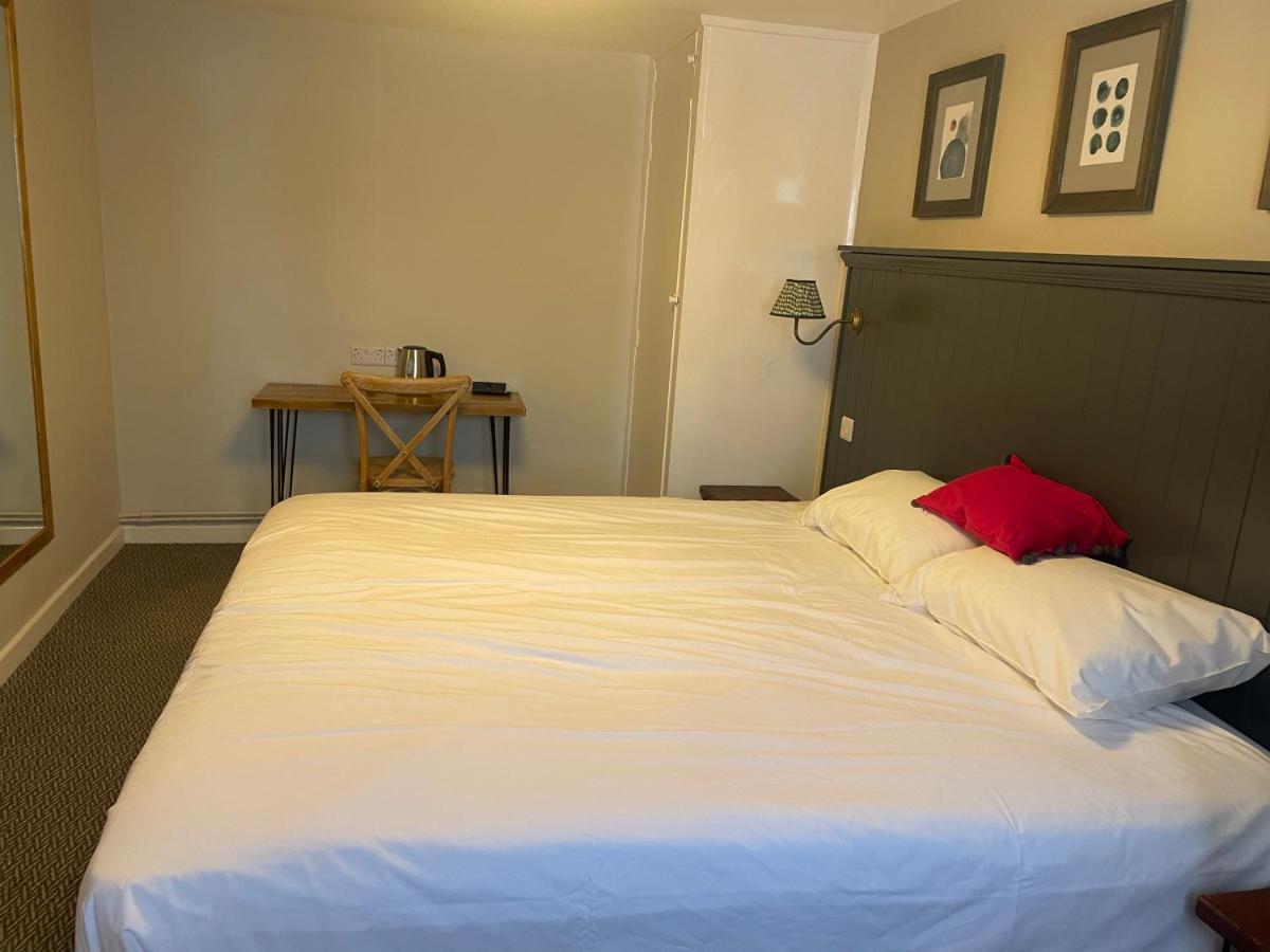 The Bull Hotel Downton  Екстер'єр фото