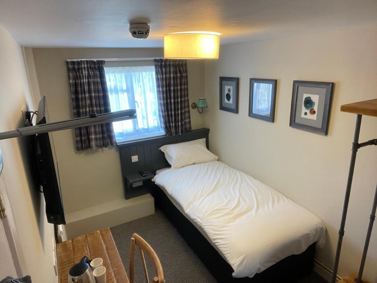 The Bull Hotel Downton  Екстер'єр фото